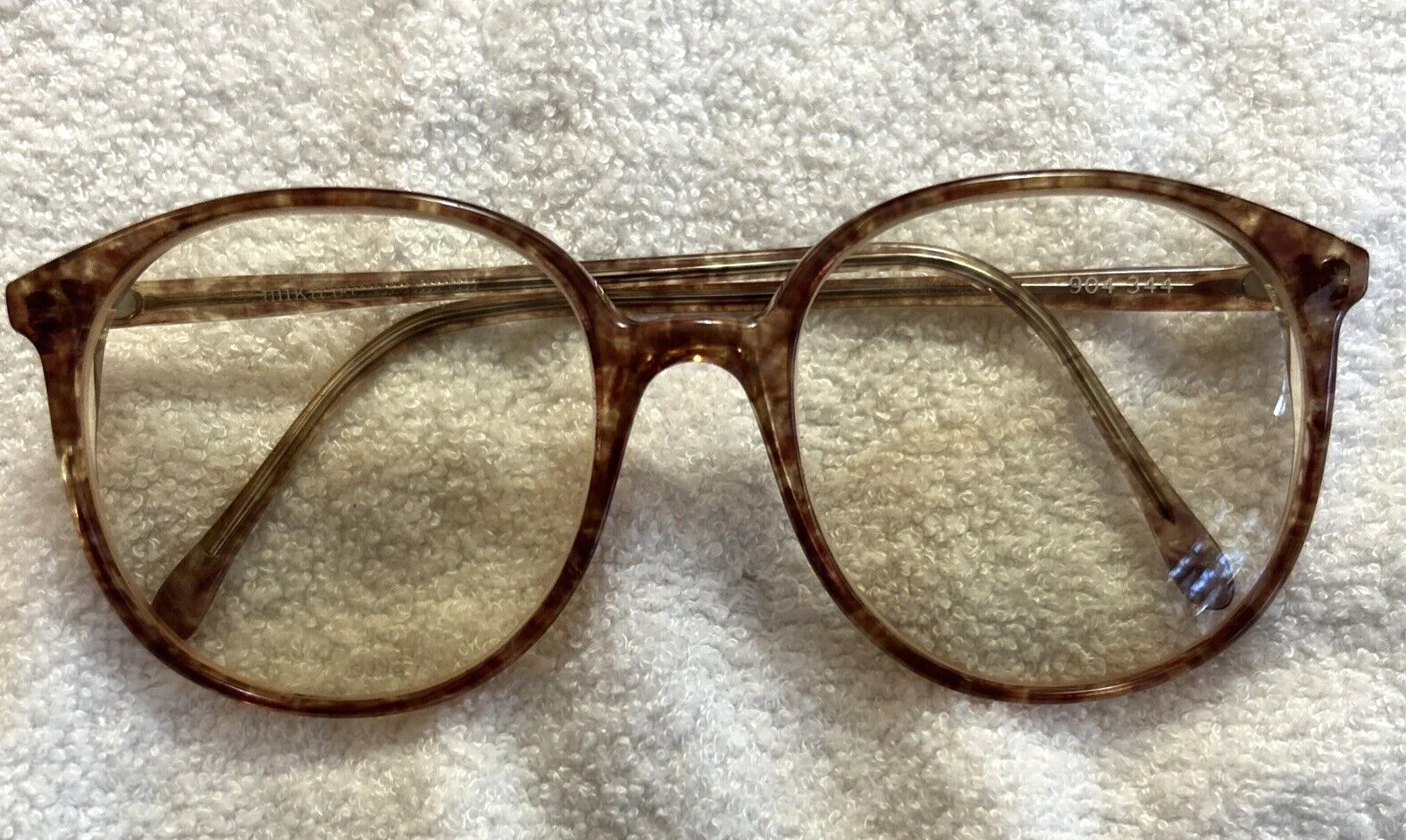 Does an Owl Wear Eyeglasses?: Think About How Everyone Sees (Paperback or Softba 4